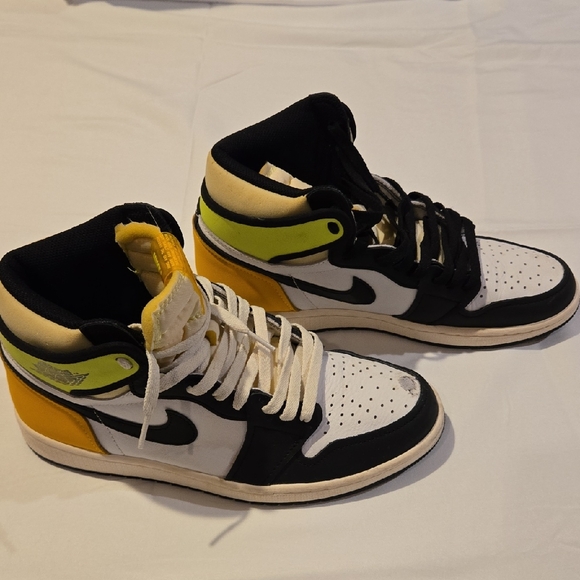 Nike Other - Nike Air Jordan 1 Volt Retro High OG Size 10